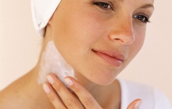 applying a cream to rejuvenate the skin on the neck and décolleté