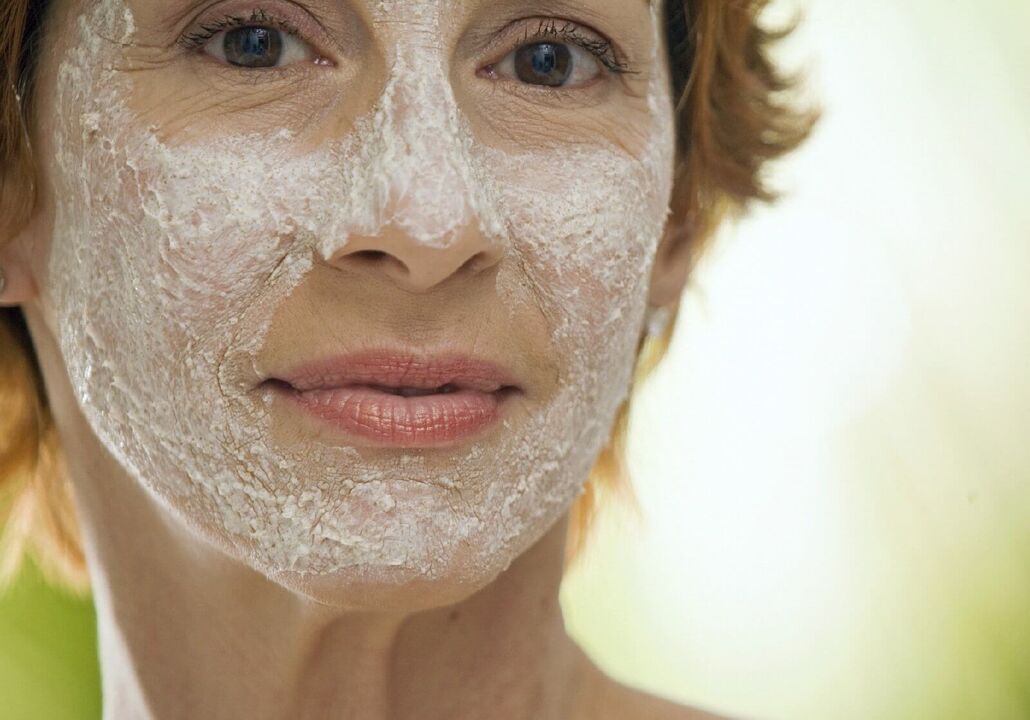 Rejuvenating mask for the facial skin after 50 years